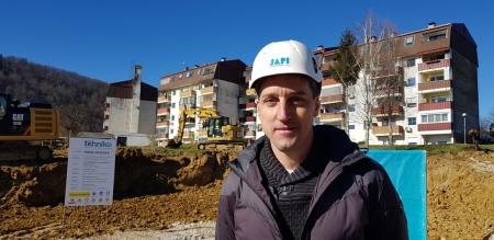 Mirna soseska, polozitev temeljnega kamna, Janez Prosenik, foto Lapego